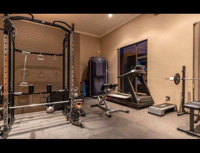 6 BEDROOM HOUSE FOR SALE IN MEYERSDAL